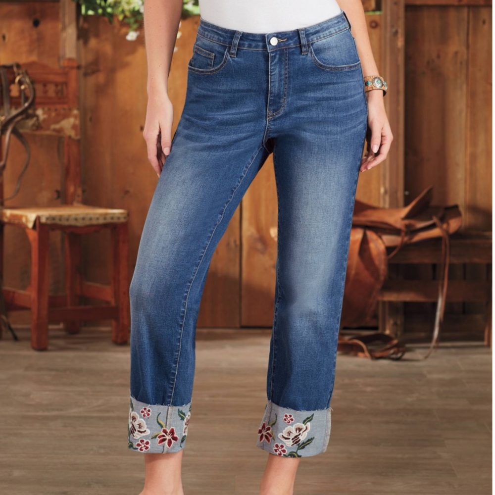 NEW BACK IN THE SADDLE Embroidered Floral Cuff Jeans size: 6